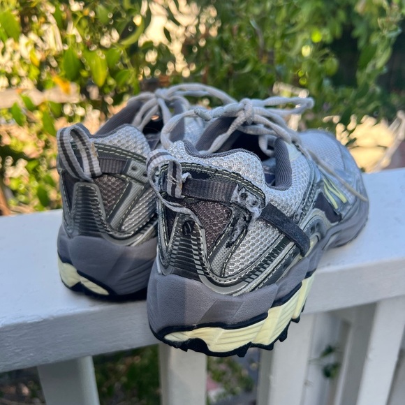 New Balance Gray Athletic Trail Running Shoes Women's Color Gray Sz 6 - Picture 3 of 15